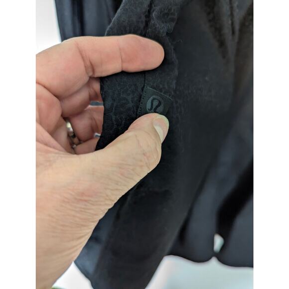 Lululemon Lab Jacquard Relaxed Fit Shirt Black Animal Print Longline Size 14 - Picture 5 of 9
